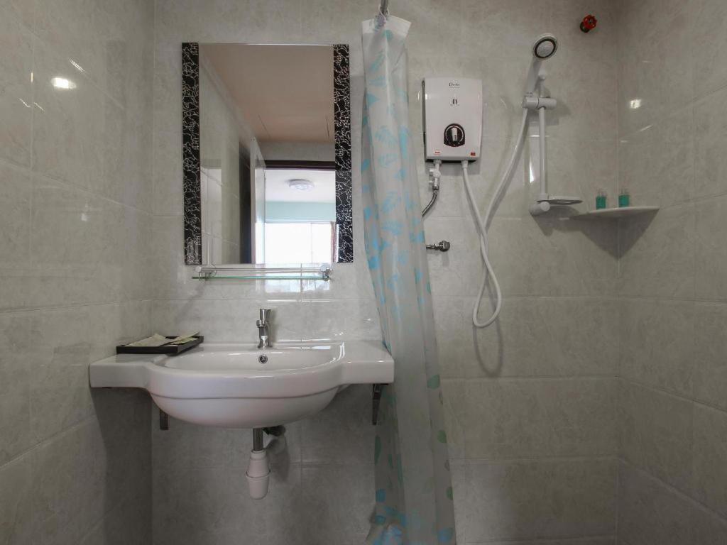Hotel Zamburger Grand City Malacca Екстер'єр фото